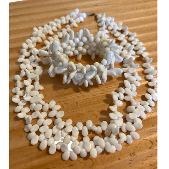 Vintage Fila White Beaded Statement Necklace and Bracelet Set - Picture 2 of 6
